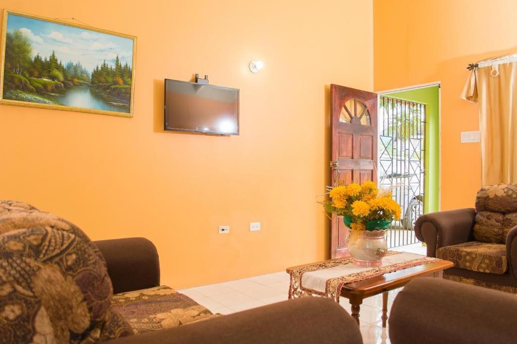Perfect Vacation Villa Teluk Montego Bagian luar foto